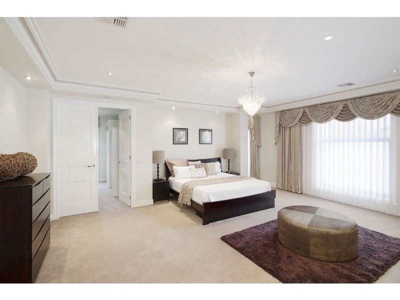 8 Hogan Road, Glen Waverley VIC 3150