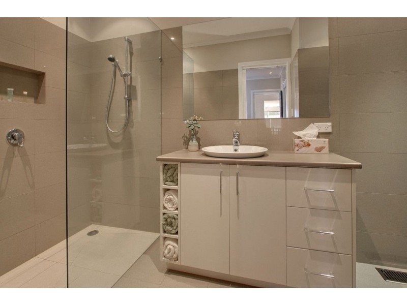 39 Hinkler Road, Glen Waverley VIC 3150