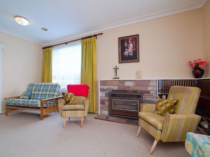 136 Watsons Road, Glen Waverley VIC 3150