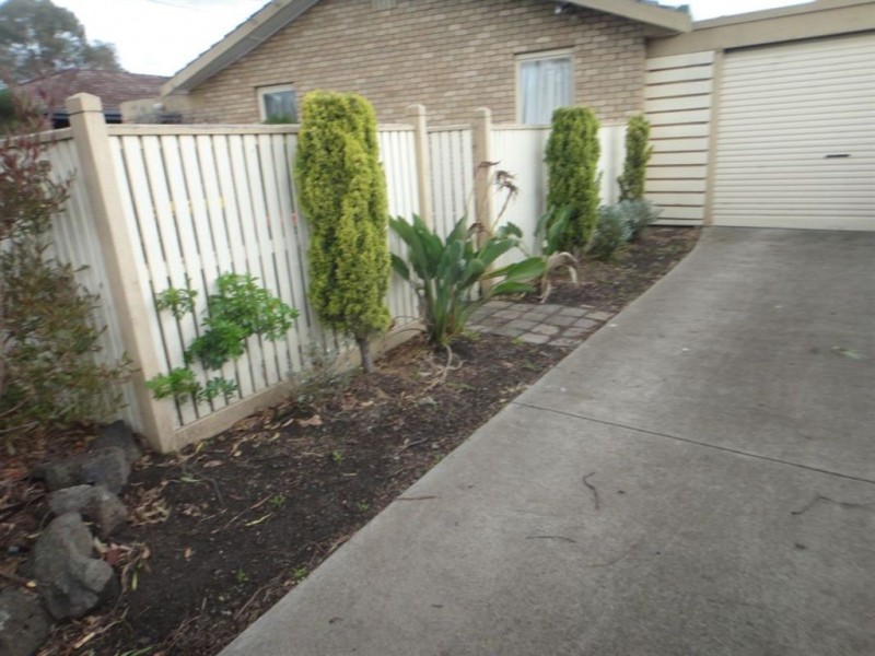 4 Hainthorpe Grove, Mulgrave VIC 3170