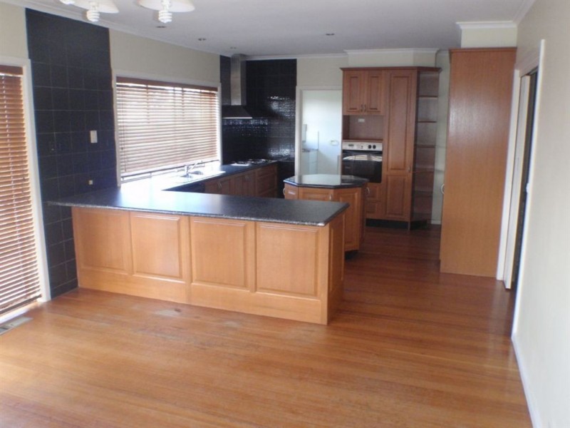 14 Crestmont Drive, Glen Waverley VIC 3150