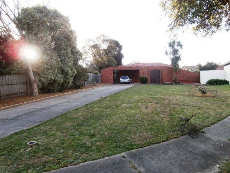 2 Cairn Grove, Glen Waverley VIC 3150