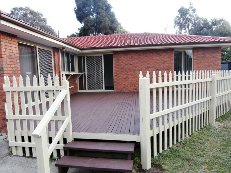 2 Cairn Grove, Glen Waverley VIC 3150