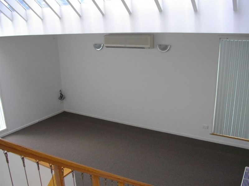 94 Oakpark Drive, Chadstone VIC 3148