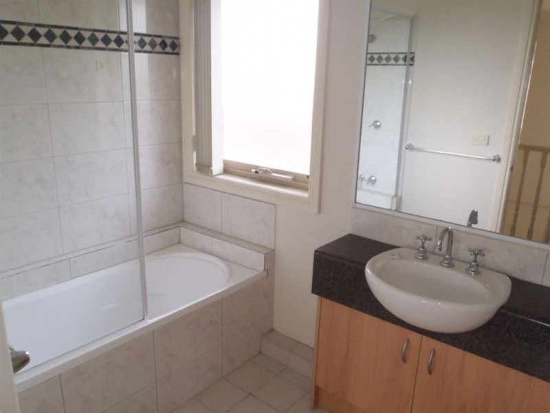 4/1340 High Street Road, Wantirna South VIC 3152