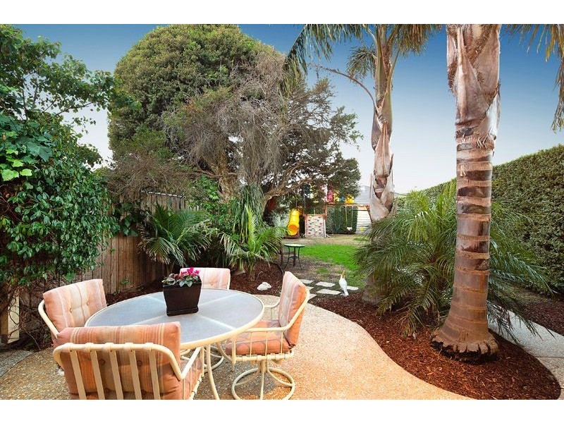 2 Crocus Crescent, Glen Waverley VIC 3150