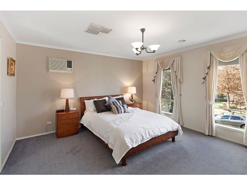 1 Earls Court, Wantirna South VIC 3152