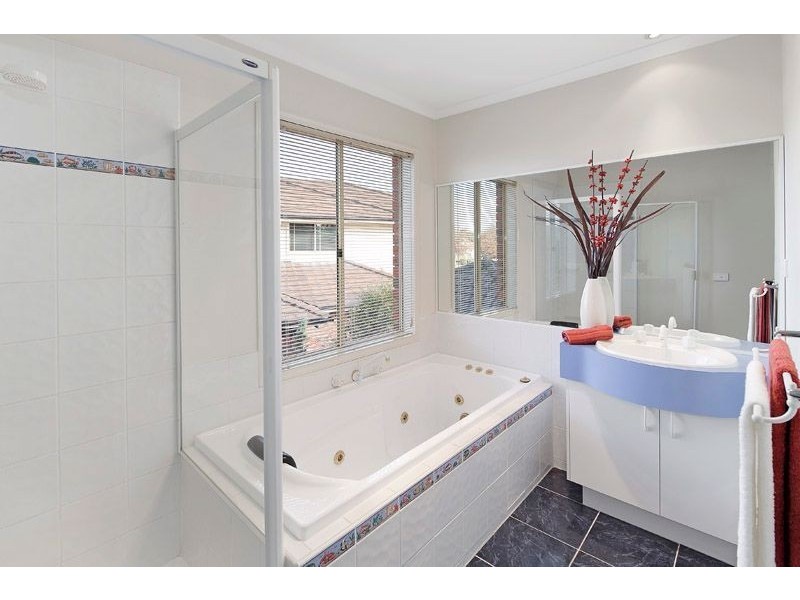 1 Earls Court, Wantirna South VIC 3152