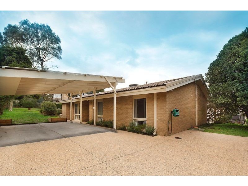 11 Leewarra Drive, Glen Waverley VIC 3150