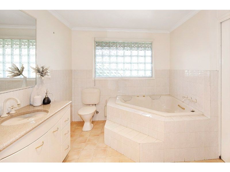 11 Leewarra Drive, Glen Waverley VIC 3150