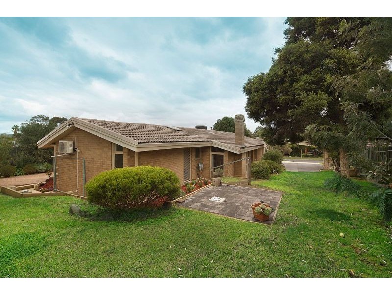 11 Leewarra Drive, Glen Waverley VIC 3150