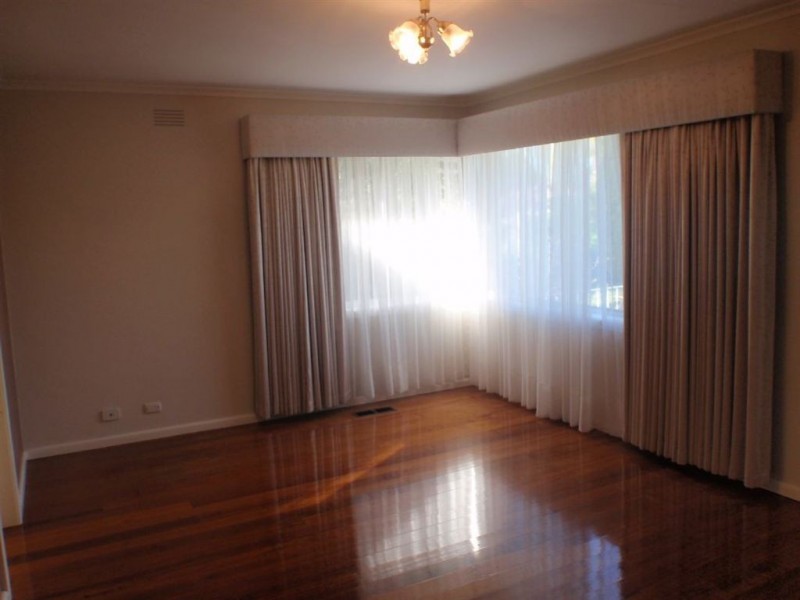 13 Johnson Drive, Glen Waverley VIC 3150