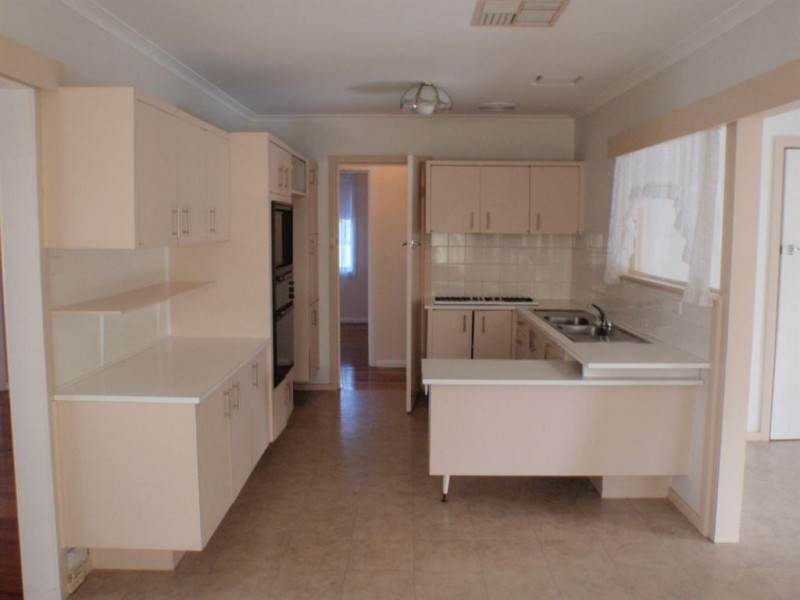 13 Johnson Drive, Glen Waverley VIC 3150