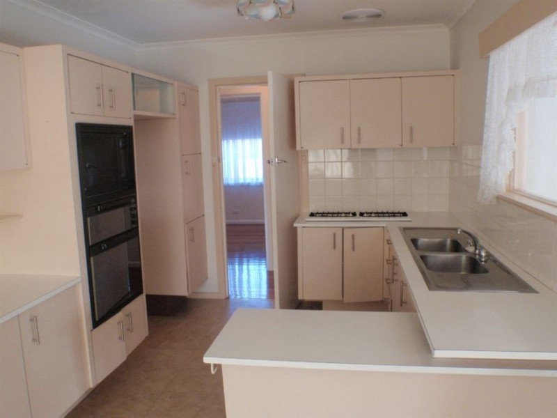 13 Johnson Drive, Glen Waverley VIC 3150