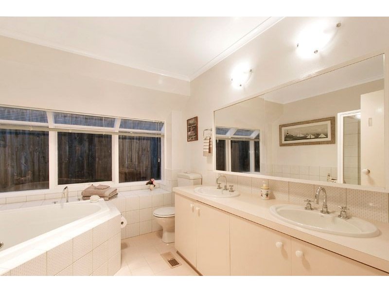 9 Morecombe Place, Wheelers Hill VIC 3150