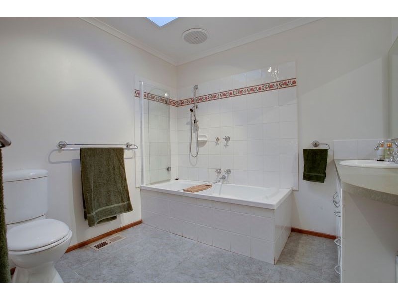 30 Michele Drive, Scoresby VIC 3179