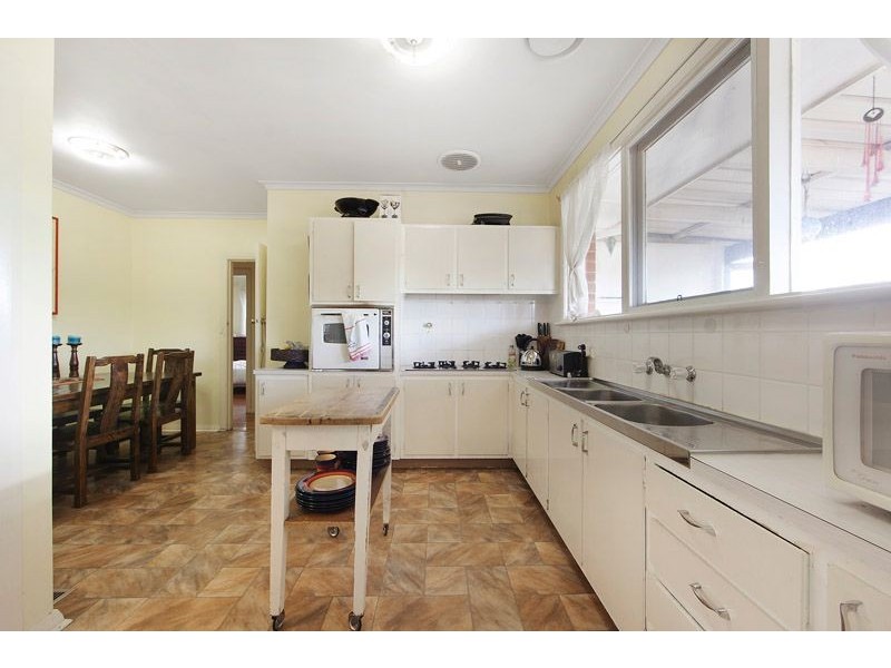 17 Davis Street, Burwood East VIC 3151