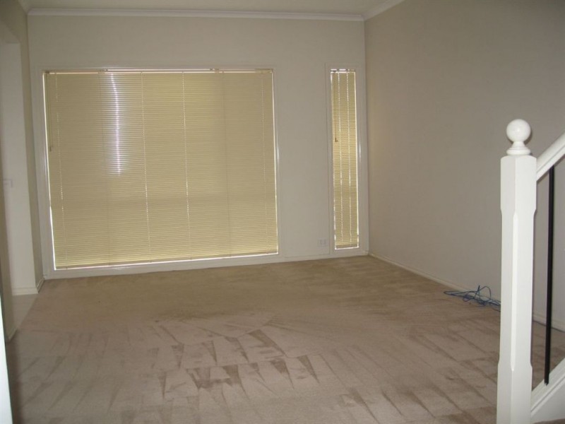 1 St Laurent Rise, Knoxfield VIC 3180