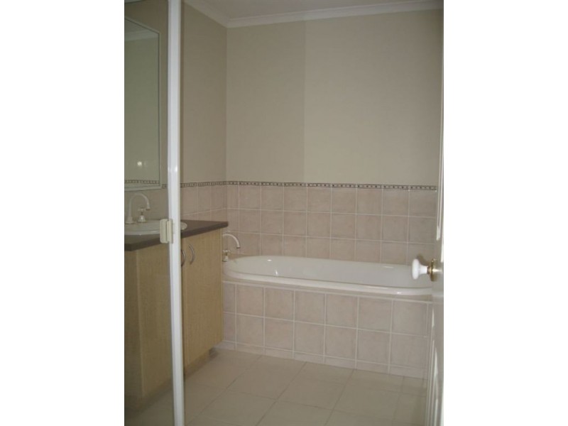 1 St Laurent Rise, Knoxfield VIC 3180