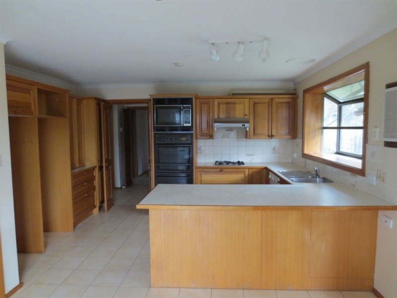 8 Shield Court, Glen Waverley VIC 3150