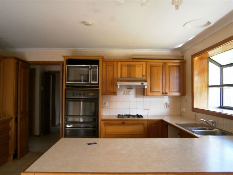 8 Shield Court, Glen Waverley VIC 3150