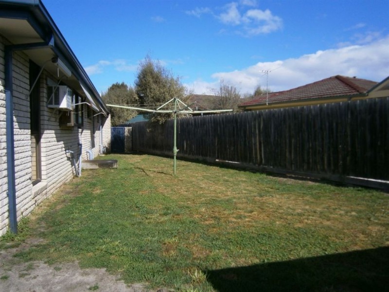 8 Shield Court, Glen Waverley VIC 3150