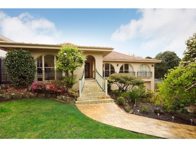 1 Gwingana Crescent, Glen Waverley VIC 3150