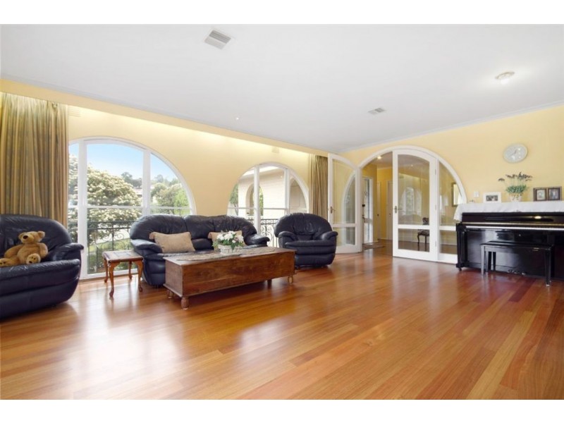 1 Gwingana Crescent, Glen Waverley VIC 3150