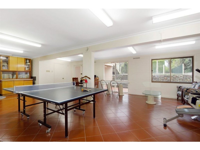 1 Gwingana Crescent, Glen Waverley VIC 3150