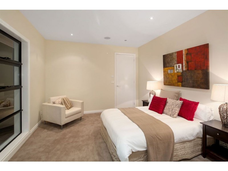 1 Burramine Road, Glen Waverley VIC 3150