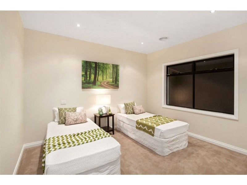 1 Burramine Road, Glen Waverley VIC 3150