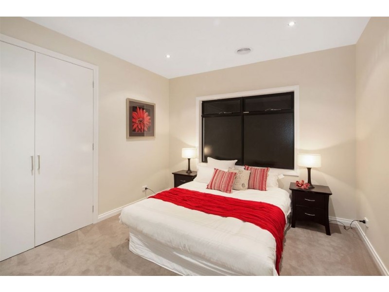 1 Burramine Road, Glen Waverley VIC 3150