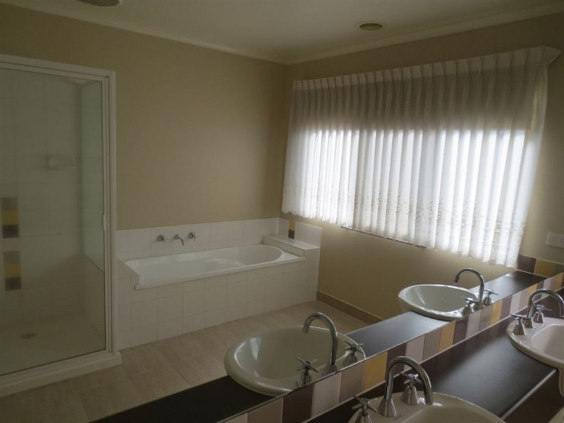 10 Lakeview Court, Glen Waverley VIC 3150