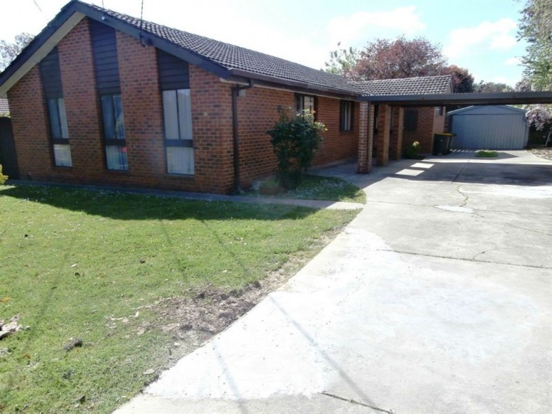 11 Champion Crescent, Glen Waverley VIC 3150