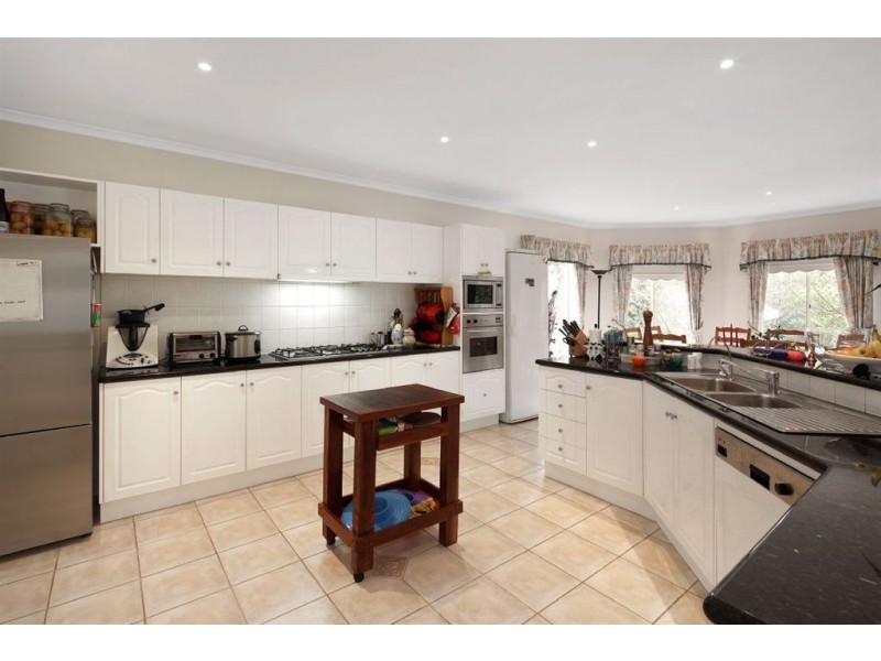 54 Medina Road, Glen Waverley VIC 3150