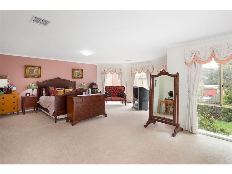 54 Medina Road, Glen Waverley VIC 3150