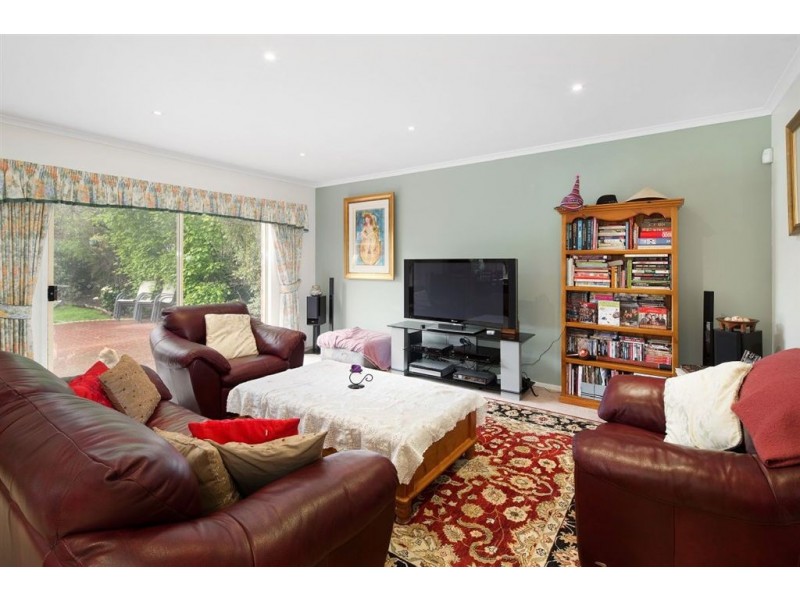 54 Medina Road, Glen Waverley VIC 3150