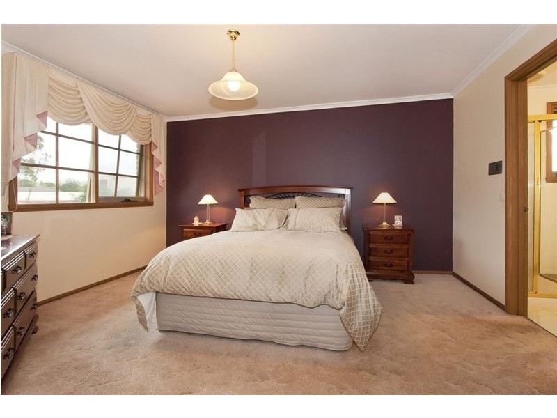 5 Redfield Court, Wheelers Hill VIC 3150