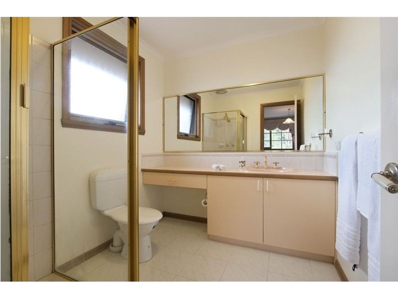 5 Redfield Court, Wheelers Hill VIC 3150