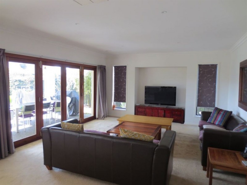 3 Artesian Place, Waterways VIC 3195