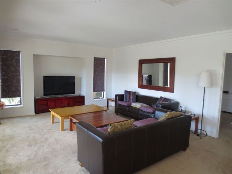 3 Artesian Place, Waterways VIC 3195