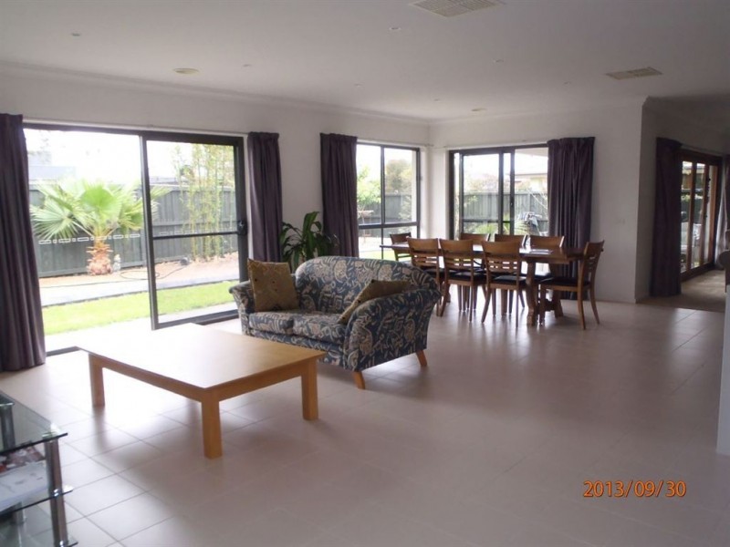 3 Artesian Place, Waterways VIC 3195