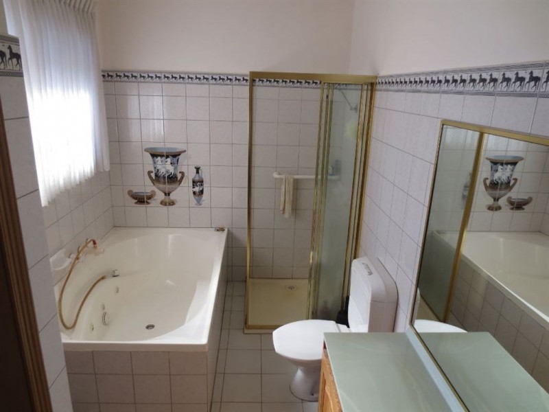 32 Remington Drive, Glen Waverley VIC 3150