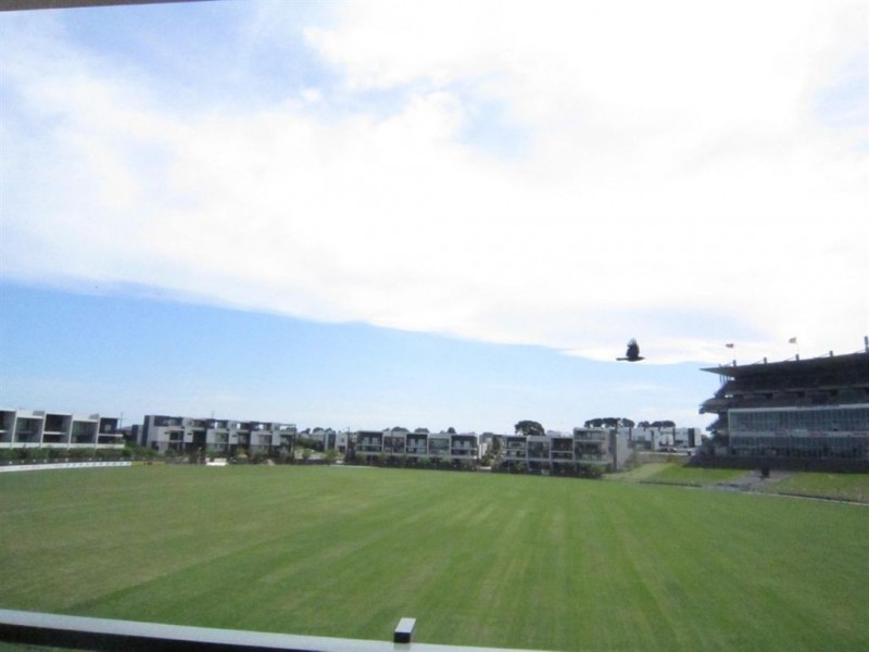 52 Waverley Park Drive, Mulgrave VIC 3170