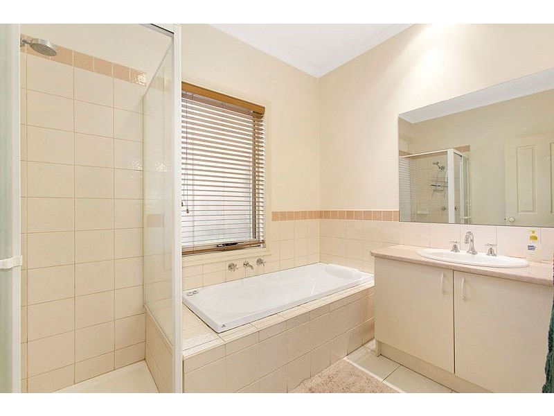 1/325 Gallaghers Road, Glen Waverley VIC 3150