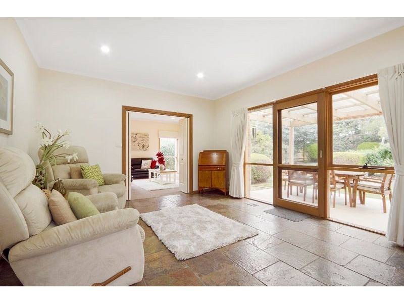 10 Miriam Close, Wheelers Hill VIC 3150