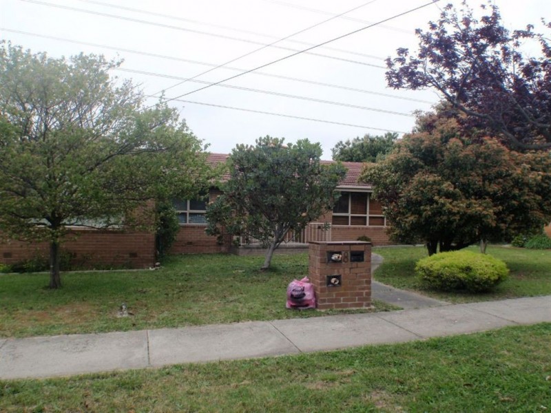 8 Whitehaven Crescent, Mulgrave VIC 3170