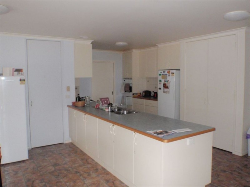 8 Whitehaven Crescent, Mulgrave VIC 3170