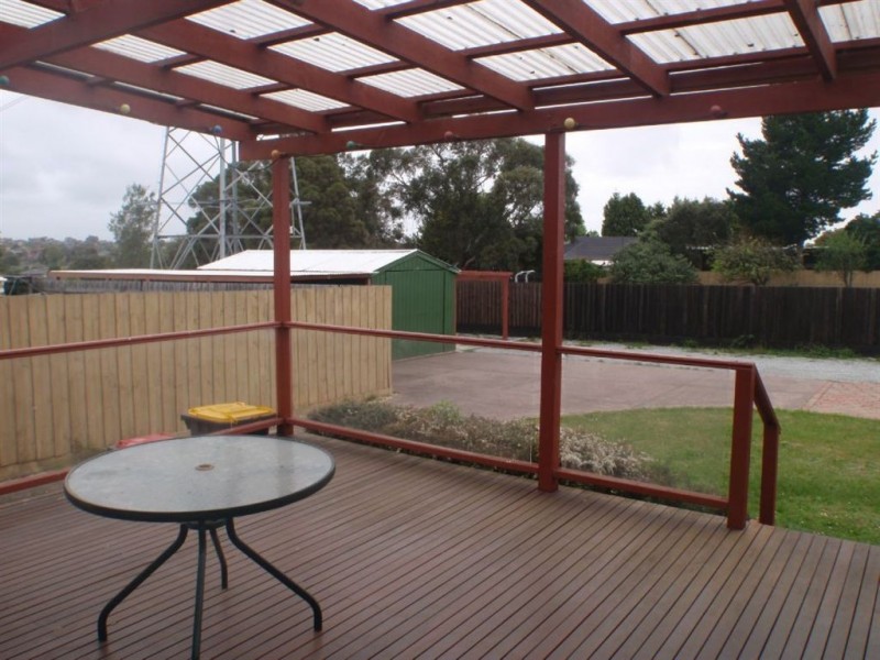 8 Whitehaven Crescent, Mulgrave VIC 3170