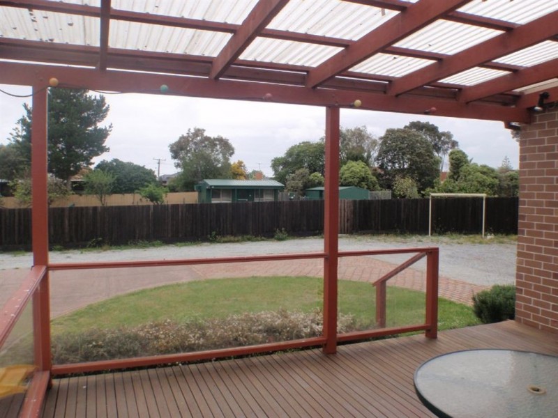 8 Whitehaven Crescent, Mulgrave VIC 3170